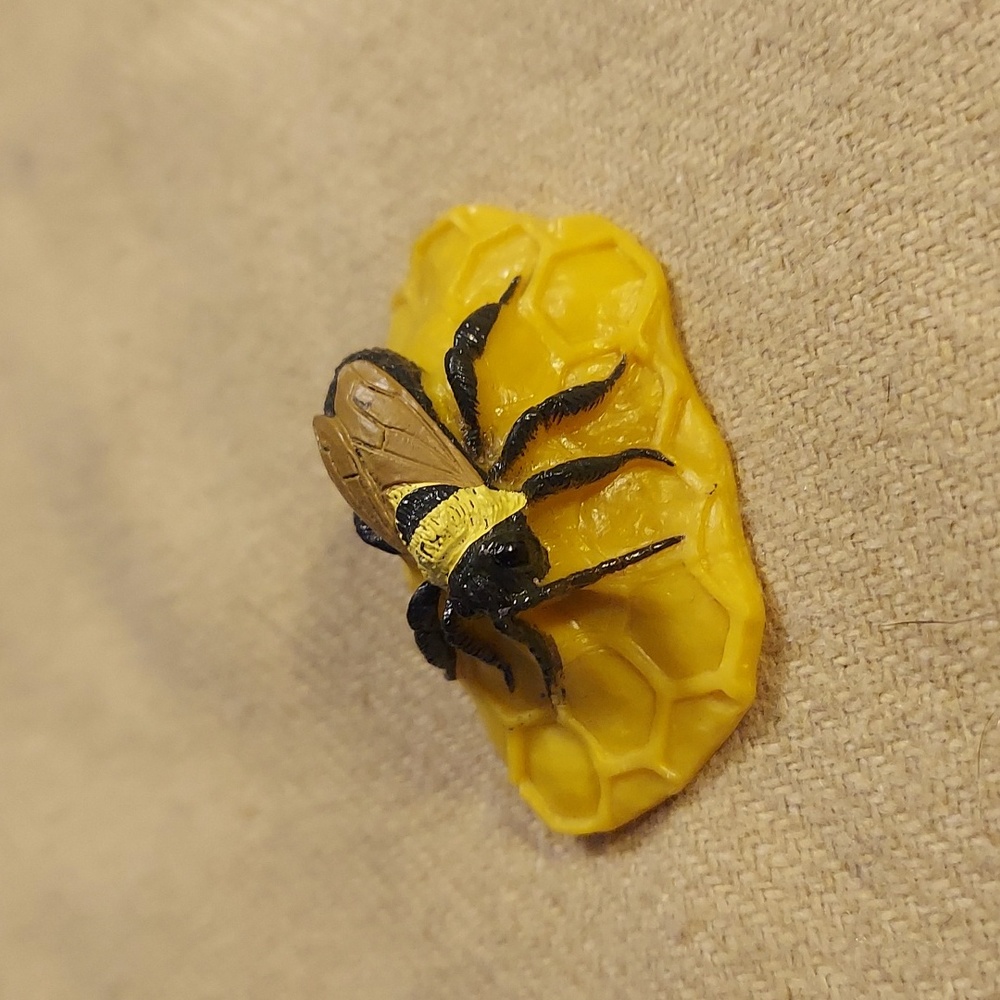 ❤️ Yowie Rusty Patched Bumble Bee  w/ Super Powers Very Rare MYTHIC Figure